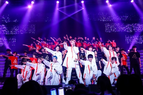 BATTLE BOYSとSUPER★DRAGONのコラボパフォーマンス。