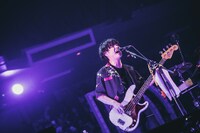 楢崎誠（B, Sax）（Photo by TAKAHIRO TAKINAMI）