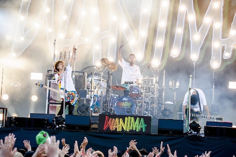 「WANIMA Good Job!! Release Party “WANIMA 天草の乱～『崎津集落』世界遺産登録1周年～”」の様子。（撮影：瀧本JON...行秀）