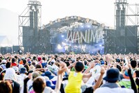 「WANIMA Good Job!! Release Party “WANIMA 天草の乱～『崎津集落』世界遺産登録1周年～”」の様子。（撮影：瀧本JON...行秀）