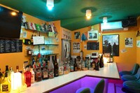 明るくポップな店内。