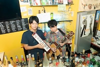 2人で演奏を披露することもしばしば。左がちゅうさん、右が藤井さん。