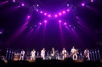 東京スカパラダイスオーケストラと奥田民生のセッションの様子。（撮影：ほりたよしか）