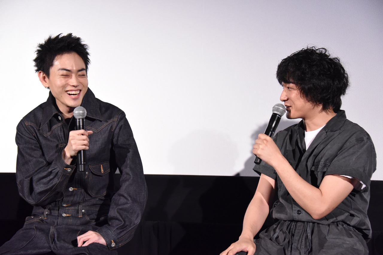 左から菅田将暉、石崎ひゅーい。