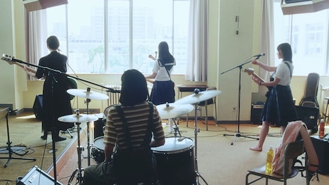 「キリン 午後の紅茶」テレビCM「わたしらしいって、最強だ。夏」篇のワンシーン。