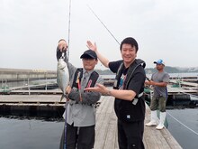 左から山口一郎（サカナクション）、加藤浩次。(c)日本テレビ