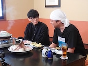 左から山口一郎（サカナクション）、加藤浩次。(c)日本テレビ