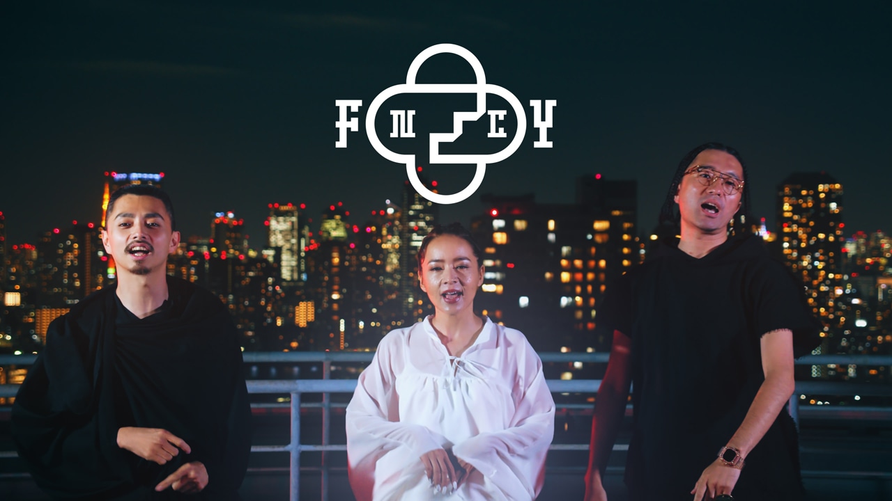FNCY「FNCY CLOTHES」ミュージックビデオのワンシーン。