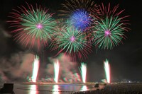 2018年の「WE ▼ NAMIE HANABI SHOW」の様子。(c)沖縄タイムス社