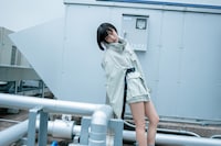 HATRAとのコラボアイテムを着用したあの。