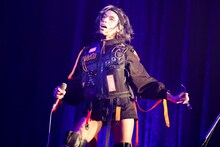 アヴちゃん（Vo）（撮影：森好弘）