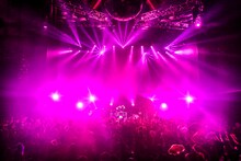 女王蜂「全国ツアー2019『十』 -火炎-」ファイナル公演の様子。（撮影：森好弘）