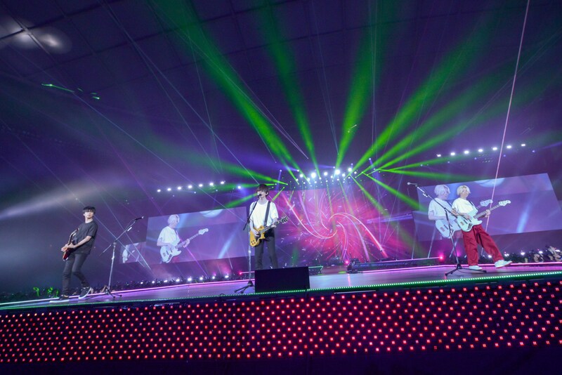 人気画像1位は「BUMP OF CHICKEN最新アルバムツアーが埼玉で開幕『曲がようやく完成した思い』」より、BUMP OF CHICKEN（撮影：古溪一道）