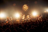 「a flood of circle Tour“CENTER OF THE EARTH”～アーユーハイテンション？～」東京・マイナビBLITZ赤坂公演の様子。（撮影：新保勇樹）