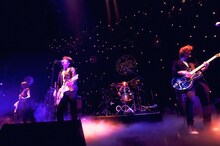 「a flood of circle Tour“CENTER OF THE EARTH”～アーユーハイテンション？～」東京・マイナビBLITZ赤坂公演の様子。（撮影：新保勇樹）