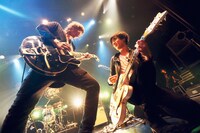 「a flood of circle Tour“CENTER OF THE EARTH”～アーユーハイテンション？～」東京・マイナビBLITZ赤坂公演の様子。（撮影：新保勇樹）