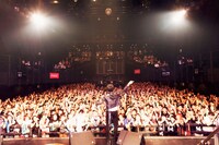 「a flood of circle Tour“CENTER OF THE EARTH”～アーユーハイテンション？～」東京・マイナビBLITZ赤坂公演の様子。（撮影：新保勇樹）