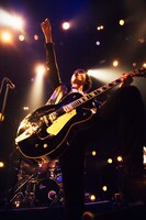 佐々木亮介（Vo, G）（撮影：新保勇樹）