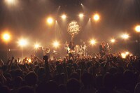 「a flood of circle Tour“CENTER OF THE EARTH”～アーユーハイテンション？～」東京・マイナビBLITZ赤坂公演の様子。（撮影：新保勇樹）