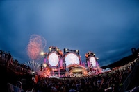 「WANIMA × S2O JAPAN Good Job!! Release Party～カオス!! ギネス!? 日本初!!～ in 幕張海浜公園」の様子。（撮影：瀧本JON...行秀）