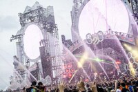 「WANIMA × S2O JAPAN Good Job!! Release Party～カオス!! ギネス!? 日本初!!～ in 幕張海浜公園」の様子。（撮影：瀧本JON...行秀）