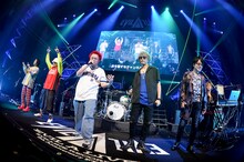 サイプレス上野とロベルト吉野×月蝕會議×The Dirty Dawg（from「ヒプノシスマイク -Division Rap Battle-」）（写真提供：キングレコード）