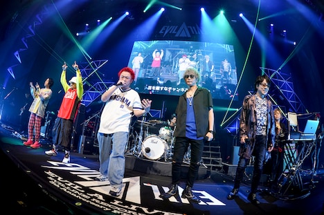 サイプレス上野とロベルト吉野×月蝕會議×The Dirty Dawg(from「ヒプノシスマイク -Division Rap Battle-」)(写真提供:キングレコード)