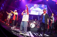 サイプレス上野とロベルト吉野×月蝕會議×The Dirty Dawg（from「ヒプノシスマイク -Division Rap Battle-」）（写真提供：キングレコード）
