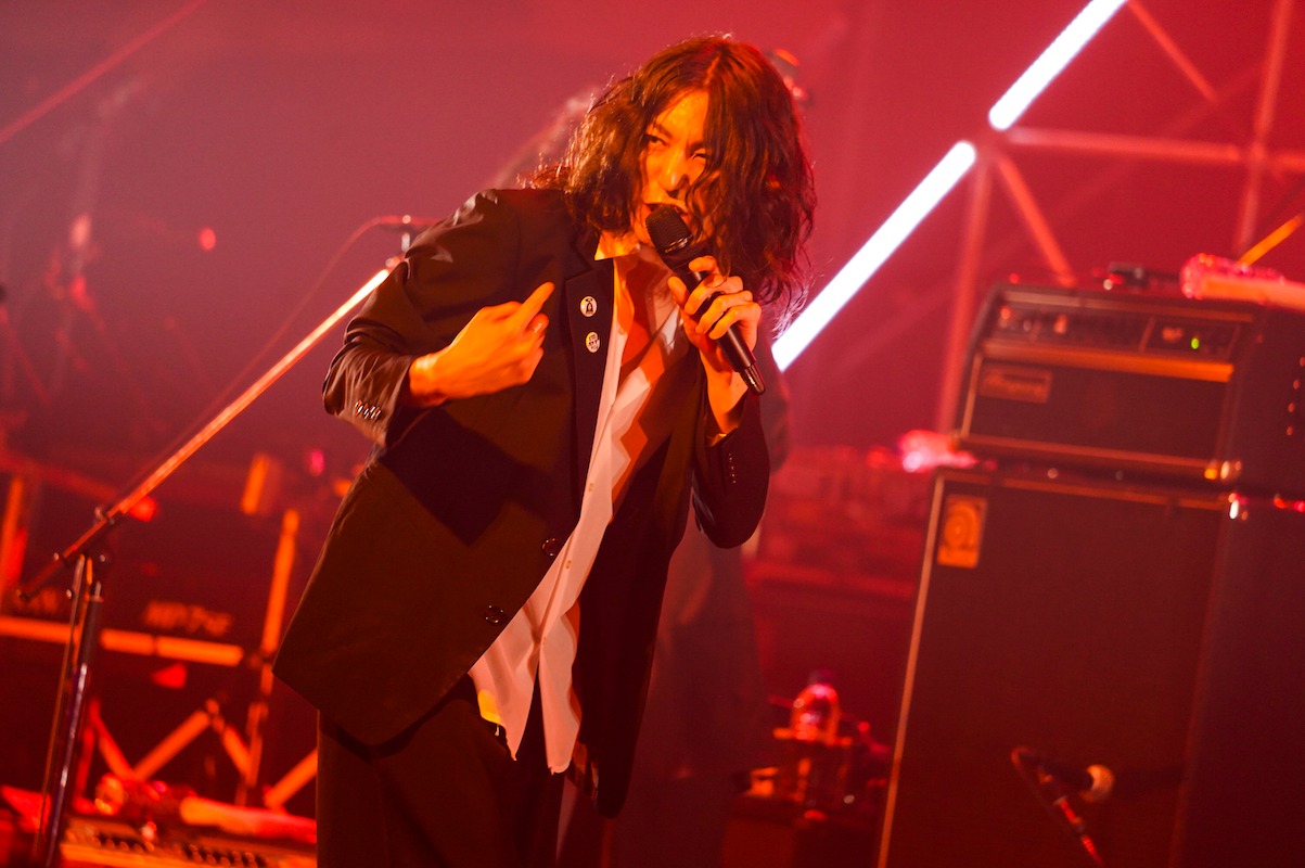 志磨遼平（Vo / ドレスコーズ）（写真提供：キングレコード）