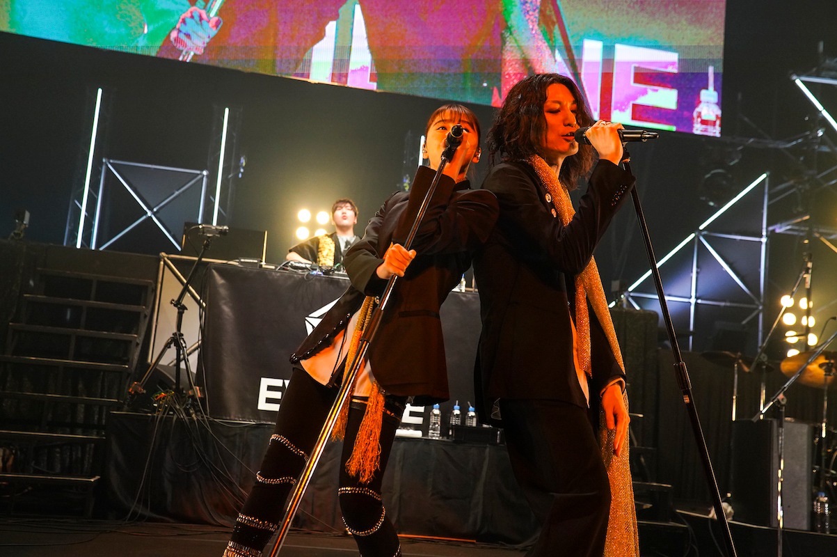玉井詩織（ももいろクローバーZ）×ドレスコーズ×TeddyLoid（写真提供：キングレコード）