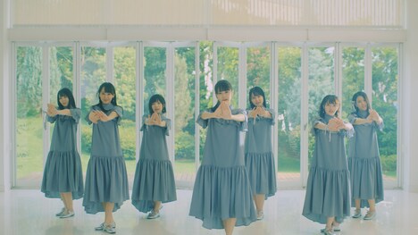 勝手に！四国観光大使「海の色を知っているか？」ミュージックビデオのワンシーン。(c)STU / KING RECORDS