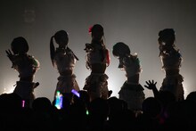虹のコンキスタドール「虹コン5周年Anniversary LIVE～今年もあなたと過ごすサマー！～」Yokohama Bay Hall公演の様子。