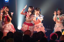 虹のコンキスタドール「虹コン5周年Anniversary LIVE～今年もあなたと過ごすサマー！～」Yokohama Bay Hall公演の様子。
