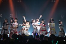 虹のコンキスタドール「虹コン5周年Anniversary LIVE～今年もあなたと過ごすサマー！～」Yokohama Bay Hall公演の様子。