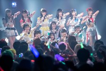 虹のコンキスタドール「虹コン5周年Anniversary LIVE～今年もあなたと過ごすサマー！～」Yokohama Bay Hall公演の様子。