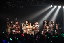 虹のコンキスタドール「虹コン5周年Anniversary LIVE～今年もあなたと過ごすサマー！～」Yokohama Bay Hall公演の様子。