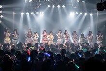 虹のコンキスタドール「虹コン5周年Anniversary LIVE～今年もあなたと過ごすサマー！～」Yokohama Bay Hall公演の様子。