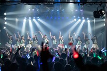 虹のコンキスタドール「虹コン5周年Anniversary LIVE～今年もあなたと過ごすサマー！～」Yokohama Bay Hall公演の様子。