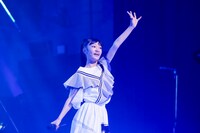 青山菜花（B.O.L.T）（写真提供：キングレコード）