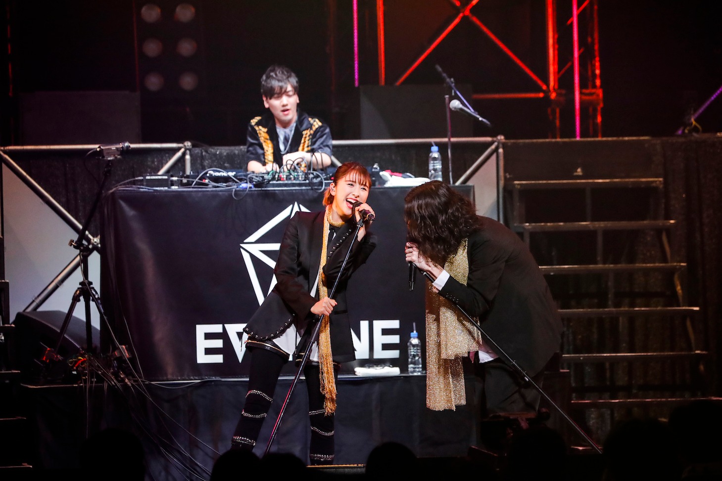 玉井詩織（ももいろクローバーZ）×ドレスコーズ×TeddyLoid（写真提供：キングレコード）
