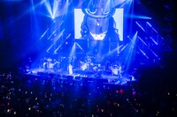 月蝕會議（写真提供：キングレコード）