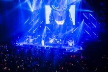 月蝕會議（写真提供：キングレコード）