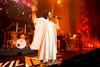 月蝕會議（写真提供：キングレコード）