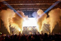 サイプレス上野とロベルト吉野×月蝕會議×The Dirty Dawg（from「ヒプノシスマイク -Division Rap Battle-」）（写真提供：キングレコード）