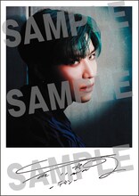 テミン「FAMOUS」UNIVERSAL MUSIC STORE予約購入特典のポラロイド風フォトカード。