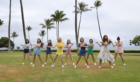 TWICE「HAPPY HAPPY Dance Making Video In Hawaii」のワンシーン。