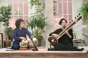 「カフィー・キ・ホーリー」を演奏するU-zhaanと武藤景介。(c)テレビ朝日