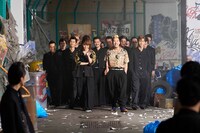 佐藤流司扮する泰志、うえきやサトシ扮する清史率いる泰・清一派。