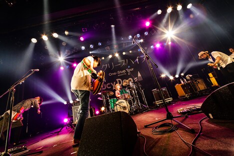 クリープハイプ（撮影：白石達也）