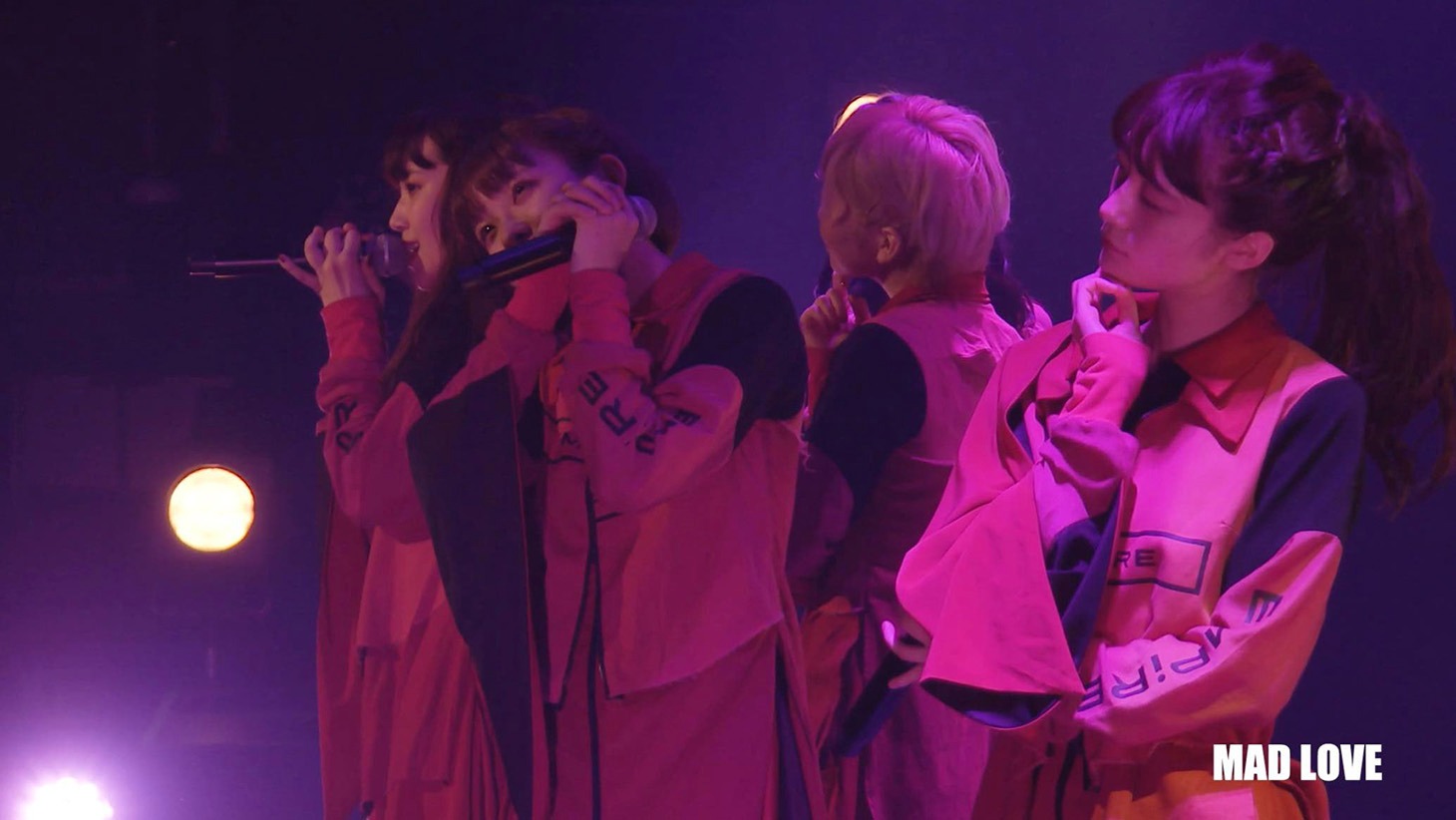 EMPiRE「NEW EMPiRE TOUR "EVOLUTiONS"」ライブ映像のワンシーン。